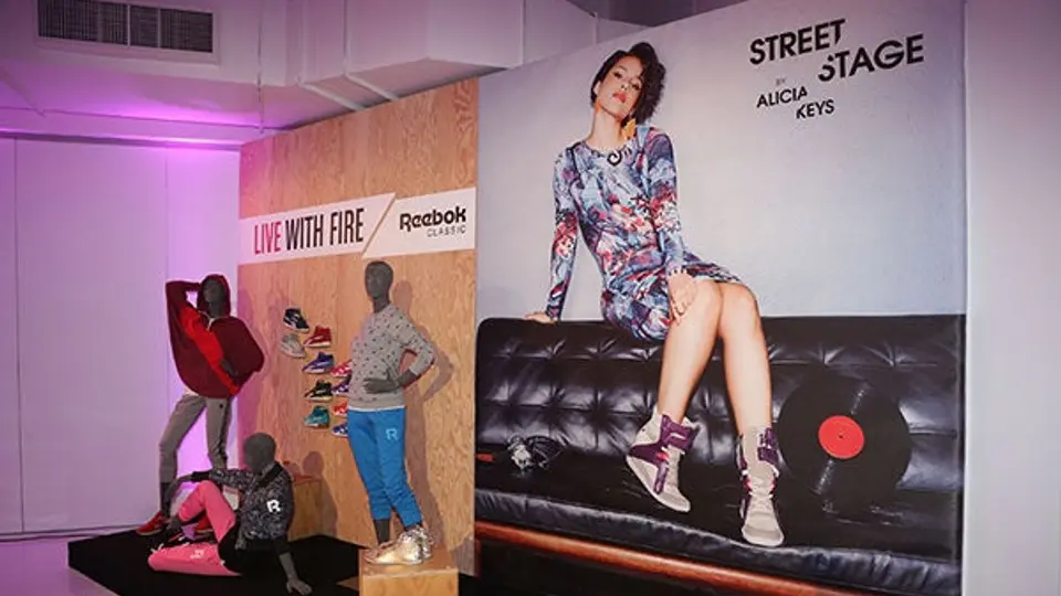 Reebok presenta línea para mujeres, con lema 'Live with Fire'