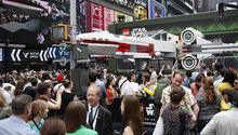 Lego exhibe réplica de nave de 'Star Wars' en NY