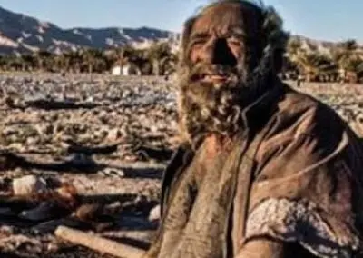 Iraní lleva 60 años... ¡sin bañarse!