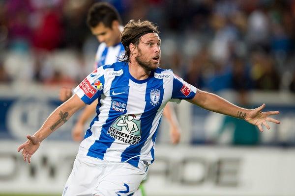 Cavenaghi celebra el primer gol contra Santos | MEXSPORT