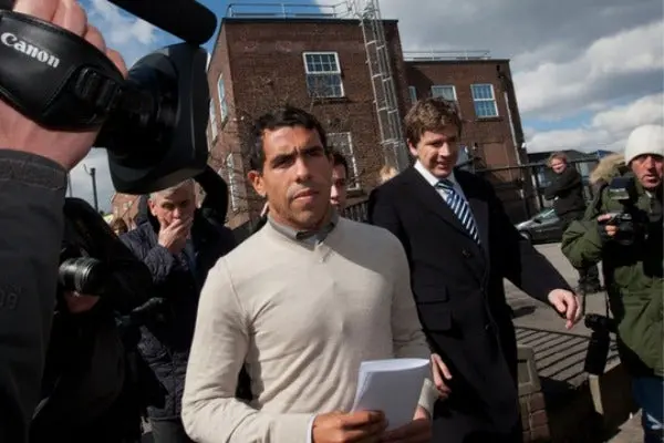 Tévez paga para no hacer servicio comunitario