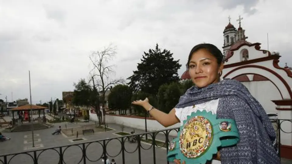 Campeona Mundial de boxeo, orgullosa de ser otomí