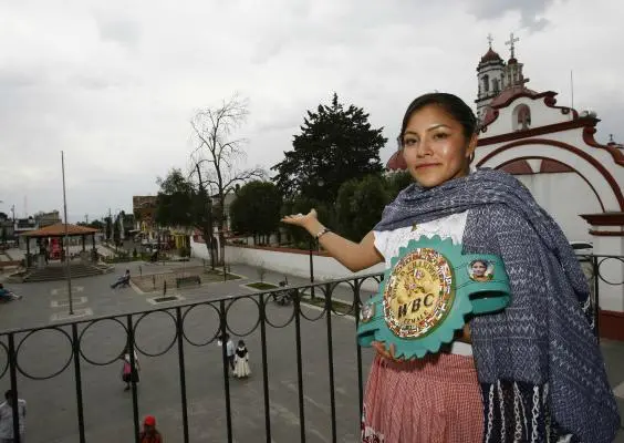 Campeona Mundial de boxeo, orgullosa de ser otomí
