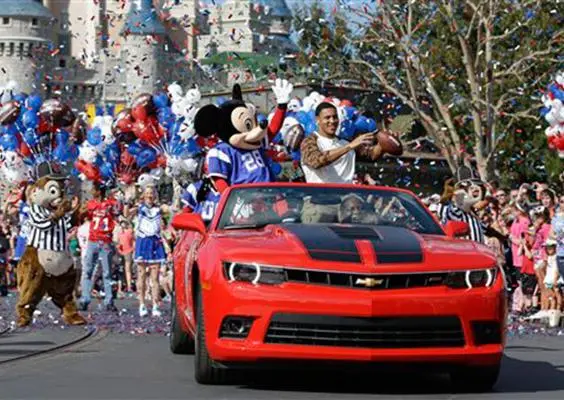 Malcolm Smith celebra el MVP en Disney