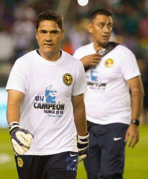 La playera con la que Moisés Muñoz salió al campo | ÓSCAR RAMÍREZ