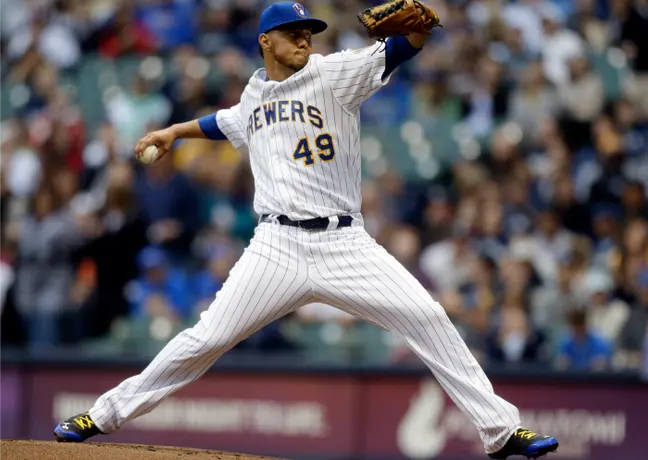 Yovani Gallardo es superado por los Yankees