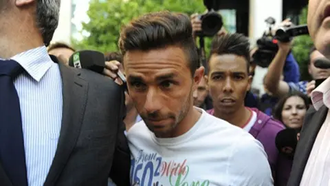 Rubén Castro, del Betis, obtiene libertad con cargos