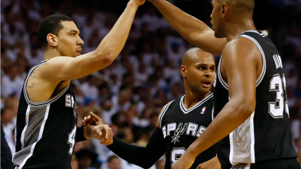 San Antonio vence a Thunder y avanza a la Final de la NBA