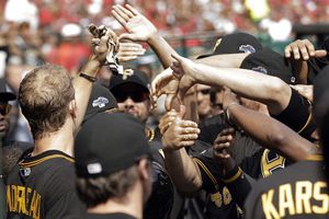 Piratas empatan la serie ante Cardenales