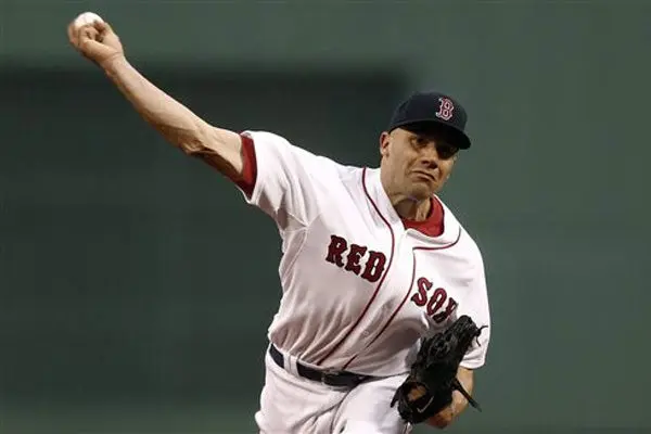 Alfredo Aceves es opcionado a la Triple A de los Medias Rojas
