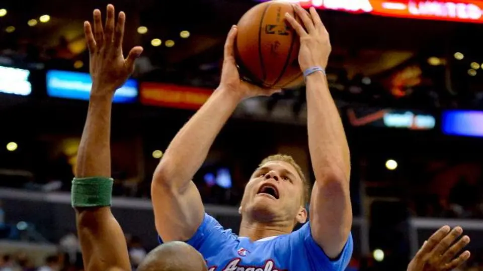 Clippers propinan otra derrota a Lakers