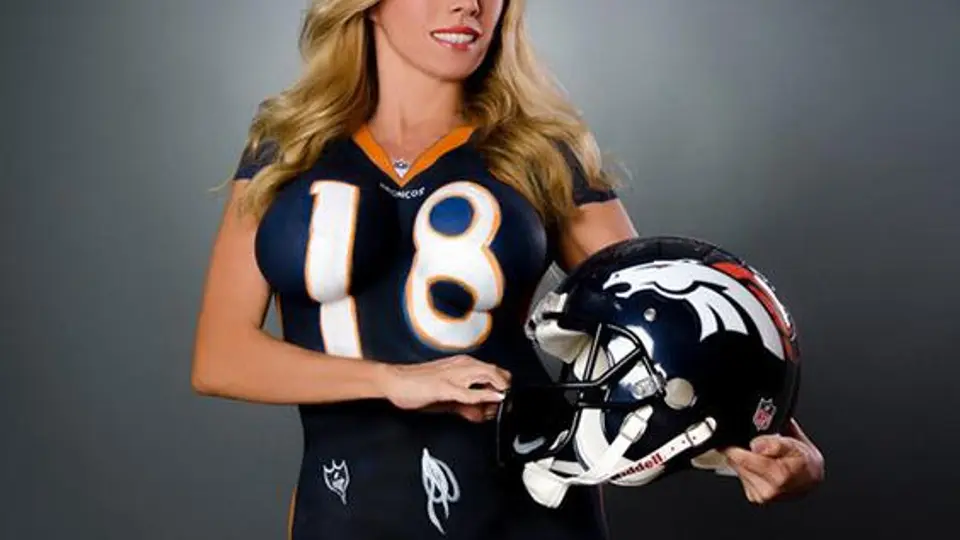 Natasha Kizmet, body painting por Manning