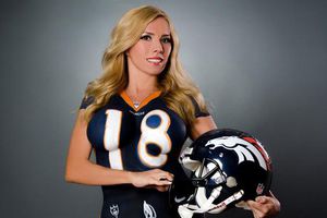 Natasha Kizmet, body painting por Manning