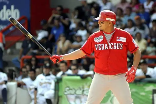 Jugador de beisbol asegura que le ofrecieron dinero por dejarse ganar