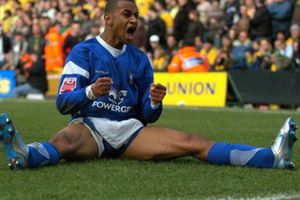 Hallan mariguana en casa de futbolista inglés