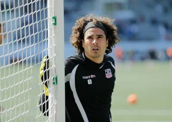 Guillermo Ochoa custodia el arco del Ajaccio | CLUB AJACCIO