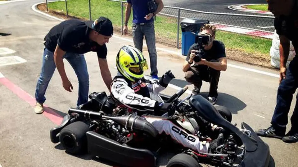 'Canelo' Álvarez conduce un go-kart