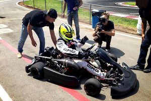 'Canelo' Álvarez conduce un go-kart