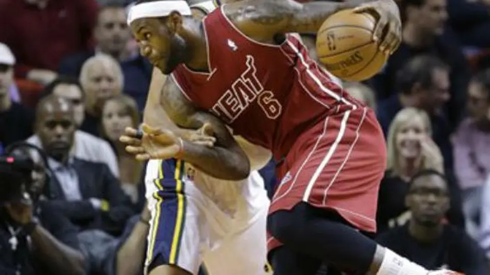 LeBron y el Heat trituran al Jazz