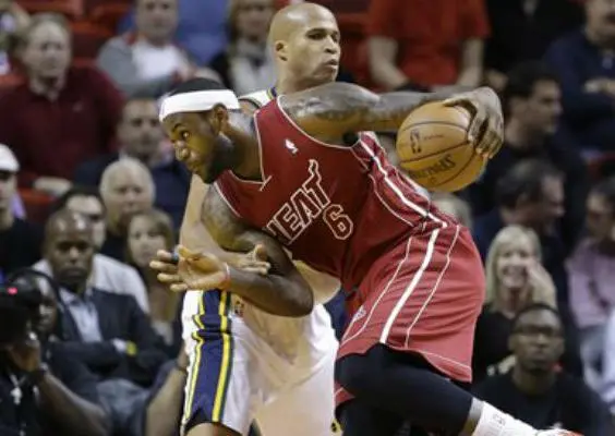 LeBron y el Heat trituran al Jazz