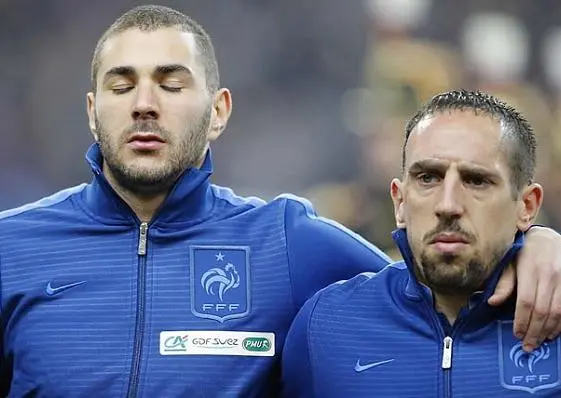 Fiscalía de París pide absolver a Benzema y Ribéry