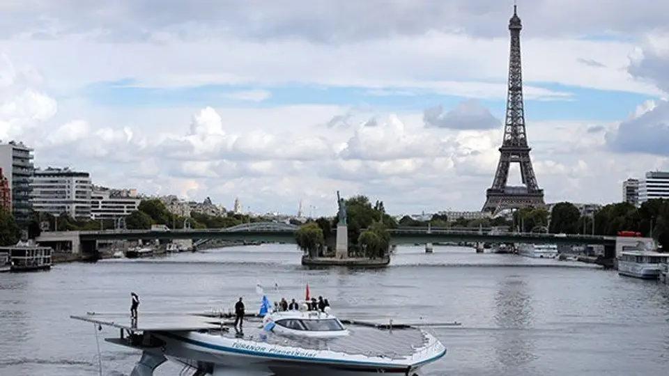 Gracias al sol, llegó a París