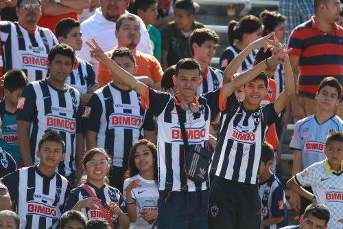 La hinchada demostró gran ánimo durante la práctica | SERGIO PÉREZ