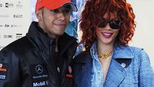 Lewis Hamilton se consuela en los brazos de Rihanna
