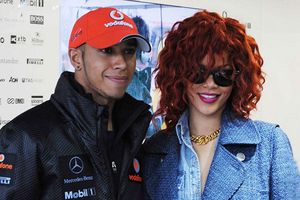 Lewis Hamilton se consuela en los brazos de Rihanna