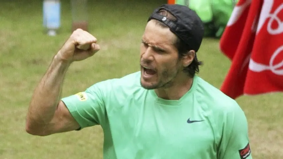 Haas vence a Monfils y será rival de Federer en Halle