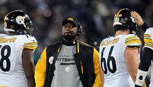 NFL multa a Mike Tomlin por interferir en una jugada