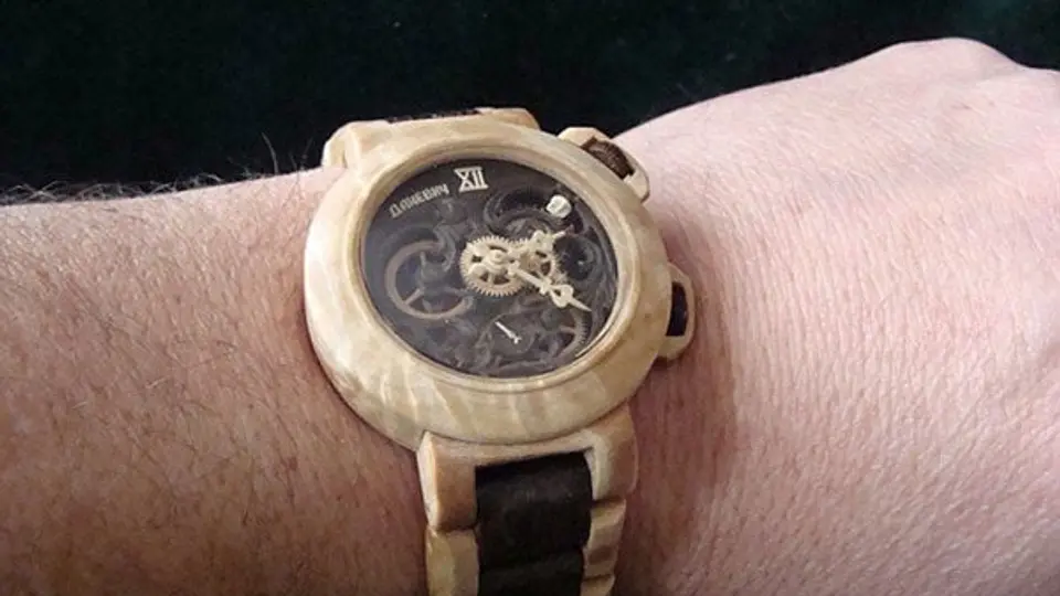 Ucraniano replica relojes suizos en madera