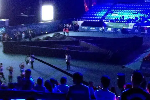 Cerca de la tragedia al caer estructura en Mundial de TKD de Puebla