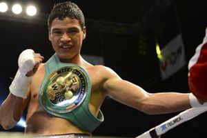 'Pollito' Ceja no pudo coronarse campeón gallo del FIB