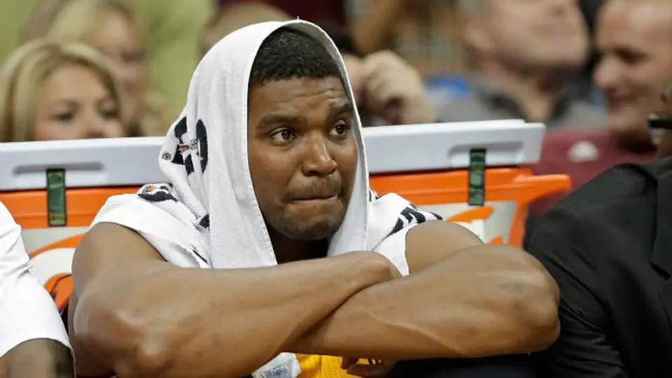 Bulls despide a Andrew Bynum