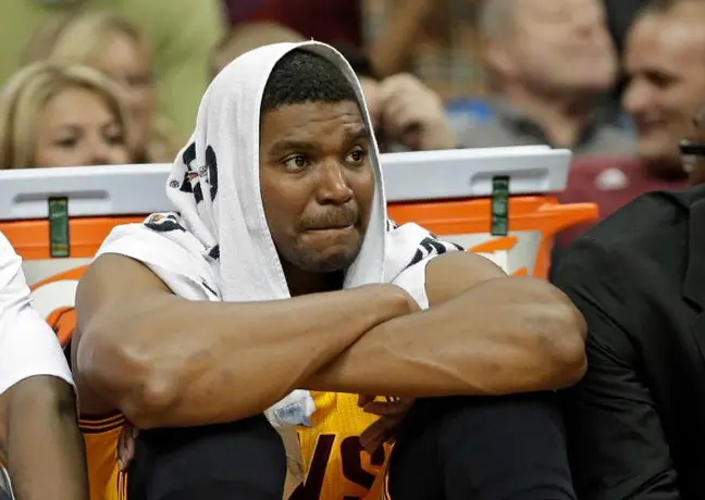 Bulls despide a Andrew Bynum