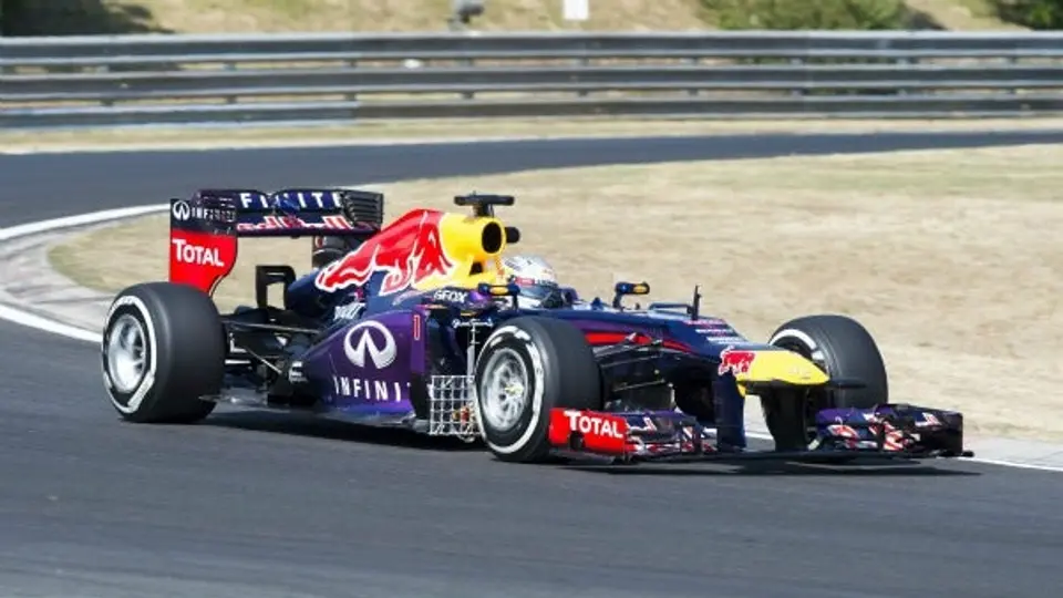Red Bull domina los primeros ensayos en Hungría