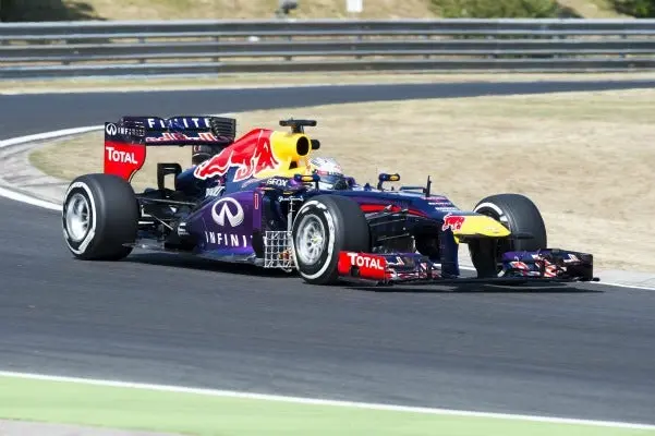 Red Bull domina los primeros ensayos en Hungría