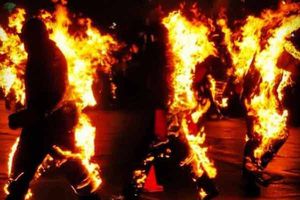 Rompen récord de mayor cantidad de personas... ¡en llamas!