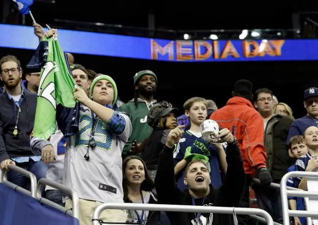 Seattle gana duelo de aficiones en el Media Day