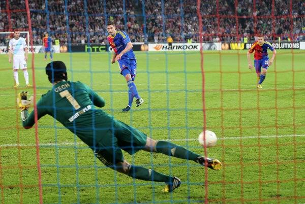 El cobro de penalti de Fabian Schar y  el gol de Basilea | EFE