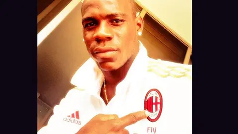 Mario Balotelli tiene nueva compañera