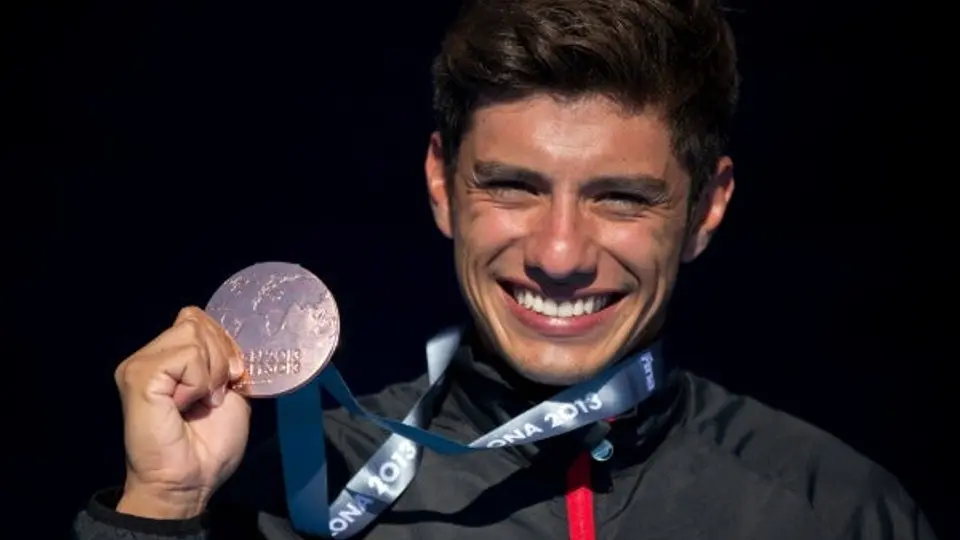 Jonathan Paredes, bronce en clavados de altura