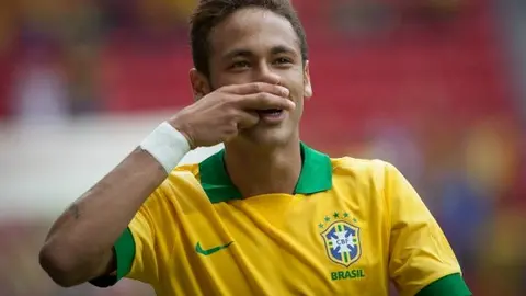 'Cuando nació Neymar le tocó Dios': Dani Alves
