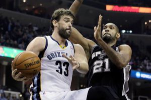 Marc Gasol sufre lesión en la rodilla en el partido ante los Spurs