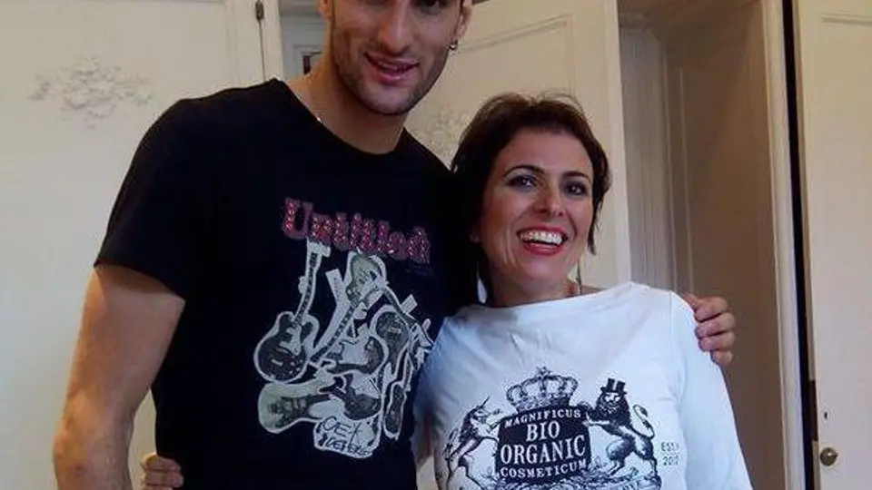 Fellaini presenta nuevo look