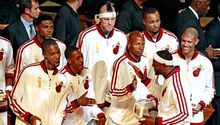 Jugadores del Heat reciben anillos de Campeón