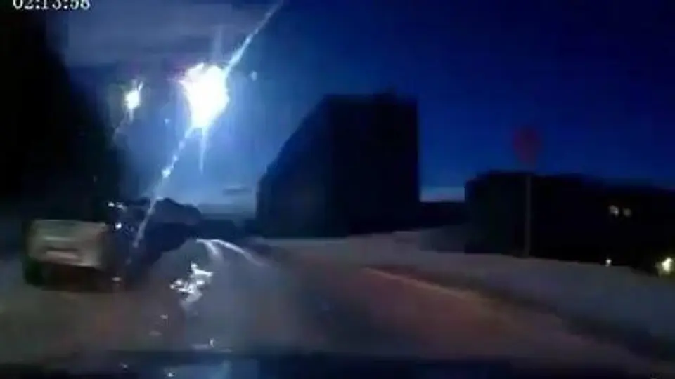 Captan explosión de meteorito en Rusia