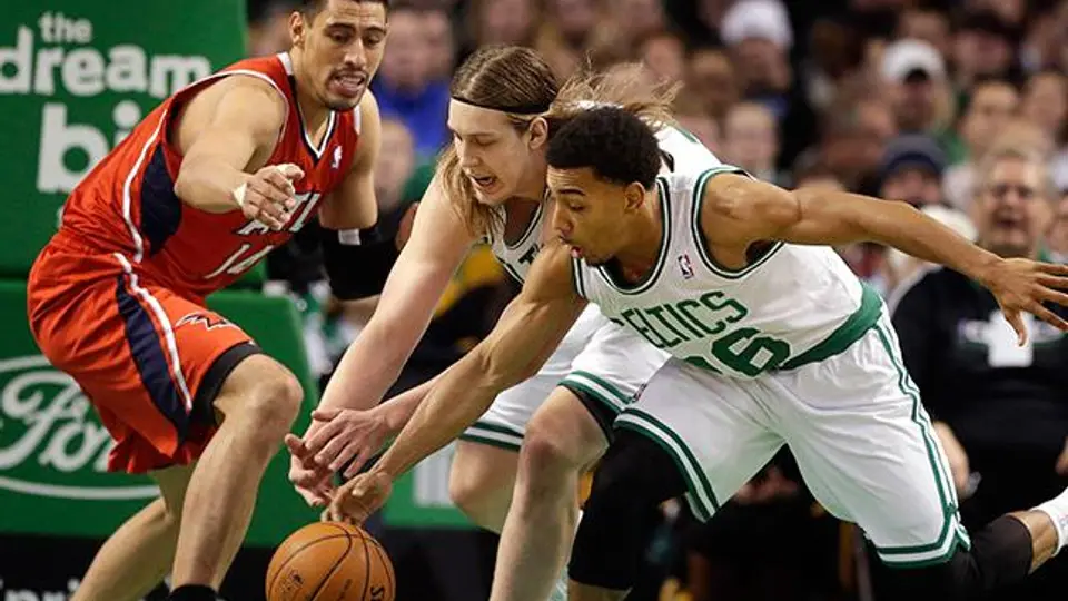 Ayón juega en la remontada de Atlanta sobre Boston