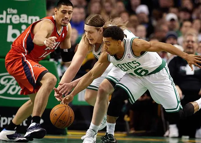 Ayón juega en la remontada de Atlanta sobre Boston